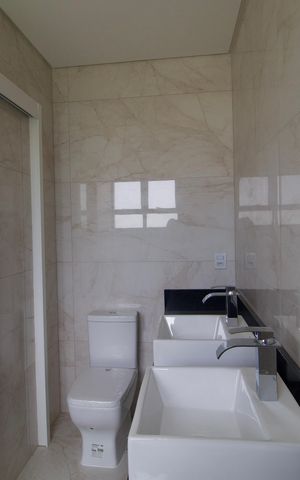 Casa à venda com 140m², 4 quartos e 2 vagasBanheiro - Suíte