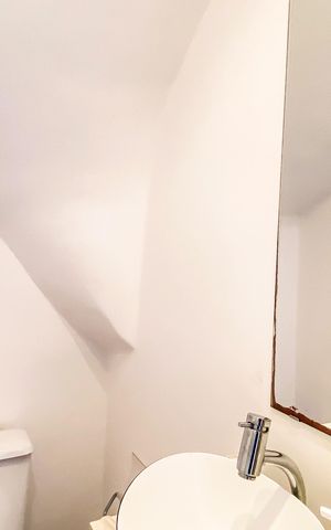 Casa à venda com 90m², 2 quartos e 2 vagas Casa à venda com 90m², 2 quartos e 2 vagasLavabo