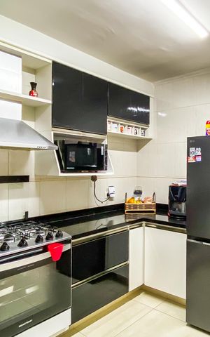 Casa à venda com 90m², 2 quartos e 2 vagas Casa à venda com 90m², 2 quartos e 2 vagasCozinha