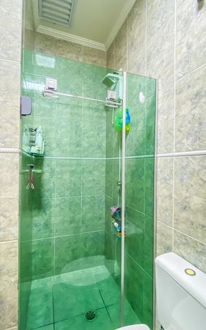 Casa à venda com 90m², 2 quartos e 2 vagas Casa à venda com 90m², 2 quartos e 2 vagasBanheiro