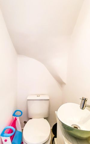 Casa à venda com 90m², 2 quartos e 2 vagas Casa à venda com 90m², 2 quartos e 2 vagasLavabo