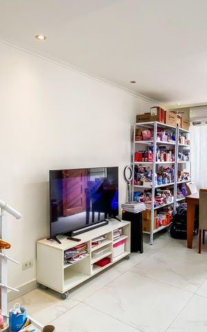 Casa à venda com 90m², 2 quartos e 2 vagas Casa à venda com 90m², 2 quartos e 2 vagasSala