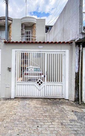 Casa à venda com 90m², 2 quartos e 2 vagas Casa à venda com 90m², 2 quartos e 2 vagasFachada
