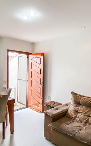 Casa à venda com 90m², 2 quartos e 2 vagas Casa à venda com 90m², 2 quartos e 2 vagasSala