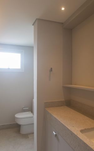 Apartamento à venda com 550m², 8 quartos e 2 vagas Apartamento à venda com 550m², 8 quartos e 2 vagasBanheiro da Suíte 3