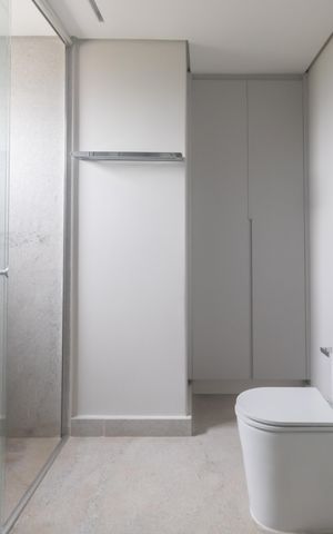 Apartamento à venda com 550m², 8 quartos e 2 vagas Apartamento à venda com 550m², 8 quartos e 2 vagasBanheiro da Suíte 2
