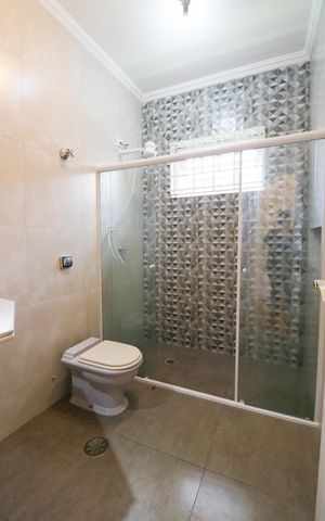 Casa para alugar com 300m², 5 quartos e 2 vagas Casa para alugar com 300m², 5 quartos e 2 vagasBanheiro da Suíte 3