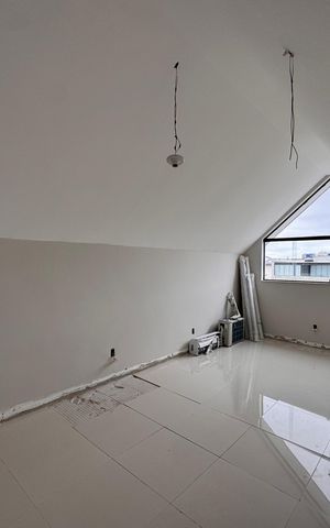 Casa de condomínio para alugar com 280m², 4 quartos e 3 vagas Casa de condomínio para alugar com 280m², 4 quartos e 3 vagasSótão