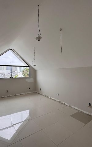 Casa de condomínio para alugar com 280m², 4 quartos e 3 vagas Casa de condomínio para alugar com 280m², 4 quartos e 3 vagasSótão
