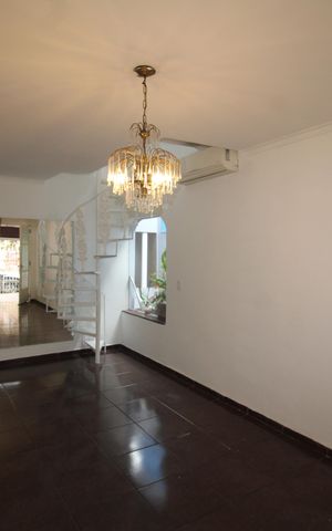 Casa para alugar com 160m², 4 quartos e 2 vagasSala