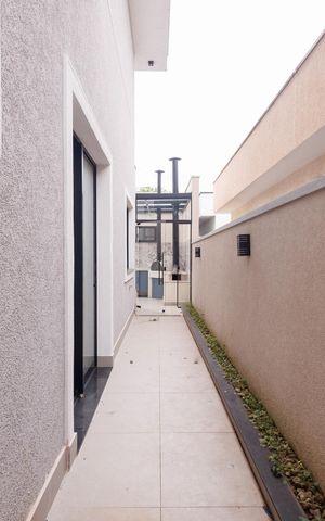 Casa de condomínio para alugar com 286m², 3 quartos e 4 vagas Casa de condomínio para alugar com 286m², 3 quartos e 4 vagasCorredor lateral