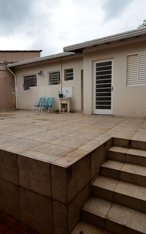 Casa à venda com 180m², 3 quartos e 2 vagasQuintal