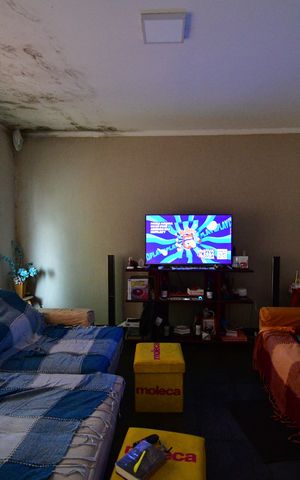Casa à venda com 180m², 3 quartos e 2 vagasSala