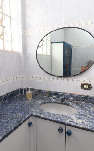 Casa de condomínio para alugar com 747m², 10 quartos e 8 vagasBanheiro social 1