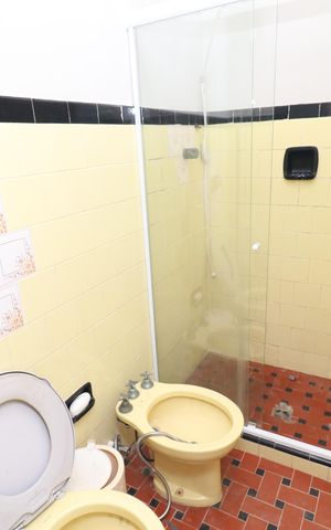 Casa de condomínio para alugar com 747m², 10 quartos e 8 vagasBanheiro de serviço