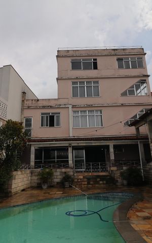 Casa de condomínio para alugar com 747m², 10 quartos e 8 vagasÁrea Piscina