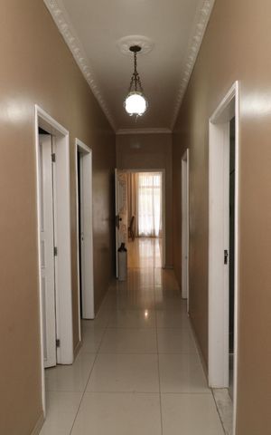 Casa de condomínio para alugar com 747m², 10 quartos e 8 vagasCorredor