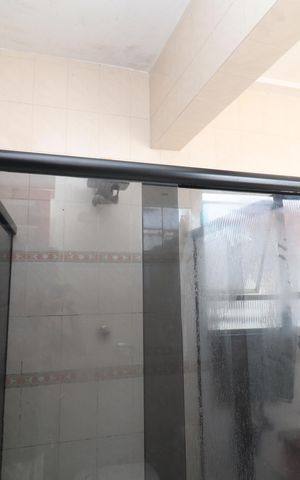 Casa de condomínio para alugar com 747m², 10 quartos e 8 vagasBanheiro da Suíte 1