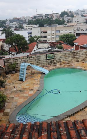 Casa de condomínio para alugar com 747m², 10 quartos e 8 vagasÁrea Piscina