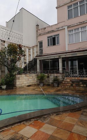 Casa de condomínio para alugar com 747m², 10 quartos e 8 vagasÁrea Piscina