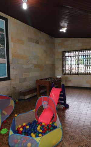 Casa de condomínio para alugar com 747m², 10 quartos e 8 vagasQuarto de jogos