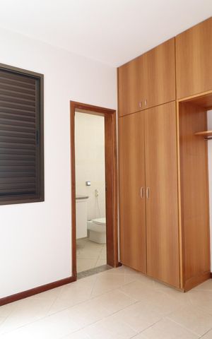 Apartamento para alugar com 162m², 4 quartos e 2 vagasQuarto 3 - Suíte