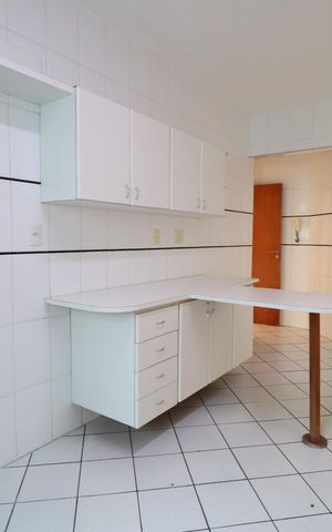 Apartamento para alugar com 162m², 4 quartos e 2 vagasCozinha