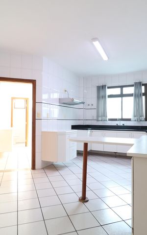 Apartamento para alugar com 162m², 4 quartos e 2 vagasCozinha