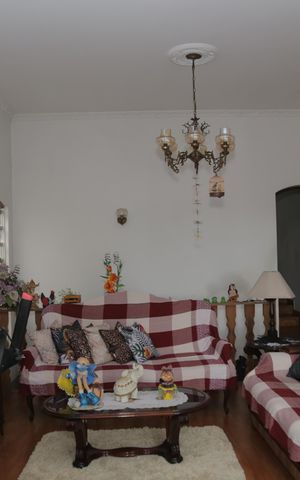 Casa à venda com 500m², 4 quartos e 6 vagas Casa à venda com 500m², 4 quartos e 6 vagasSala