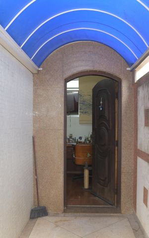 Casa à venda com 500m², 4 quartos e 6 vagas Casa à venda com 500m², 4 quartos e 6 vagasSacada do quarto 1