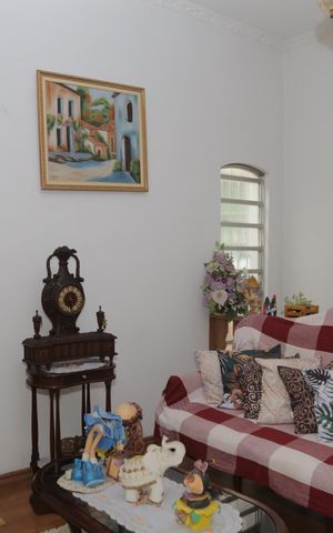 Casa à venda com 500m², 4 quartos e 6 vagas Casa à venda com 500m², 4 quartos e 6 vagasSala