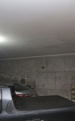 Casa à venda com 500m², 4 quartos e 6 vagas Casa à venda com 500m², 4 quartos e 6 vagasGaragem