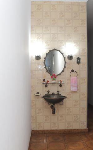 Casa à venda com 500m², 4 quartos e 6 vagas Casa à venda com 500m², 4 quartos e 6 vagasCorredor/ lavabo