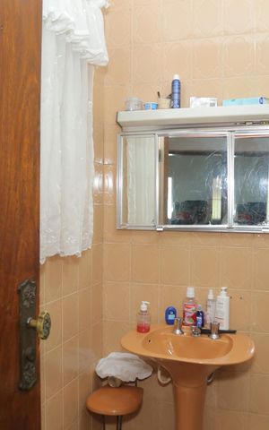Casa à venda com 500m², 4 quartos e 6 vagas Casa à venda com 500m², 4 quartos e 6 vagasBanheiro