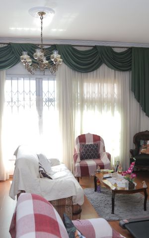 Casa à venda com 500m², 4 quartos e 6 vagas Casa à venda com 500m², 4 quartos e 6 vagasSala