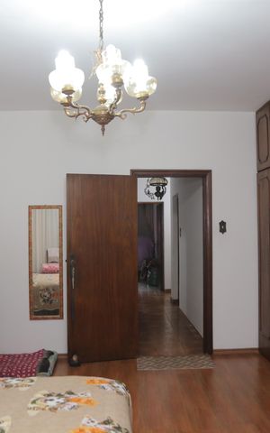 Casa à venda com 500m², 4 quartos e 6 vagas Casa à venda com 500m², 4 quartos e 6 vagasQuarto 4