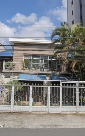 Casa à venda com 500m², 4 quartos e 6 vagas Casa à venda com 500m², 4 quartos e 6 vagasPlaca colocada dia 16/10( PXZV-1502)