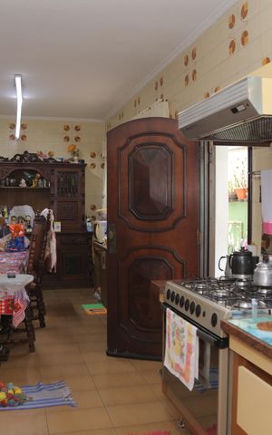 Casa à venda com 500m², 4 quartos e 6 vagas Casa à venda com 500m², 4 quartos e 6 vagasCozinha