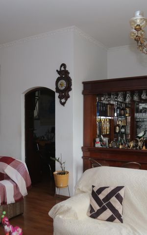 Casa à venda com 500m², 4 quartos e 6 vagas Casa à venda com 500m², 4 quartos e 6 vagasSala