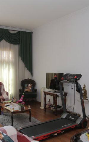 Casa à venda com 500m², 4 quartos e 6 vagas Casa à venda com 500m², 4 quartos e 6 vagasSala