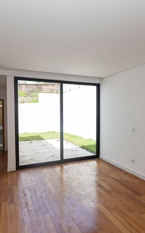 Casa de condomínio à venda com 350m², 4 quartos e 3 vagas Casa de condomínio à venda com 350m², 4 quartos e 3 vagasSuíte 1
