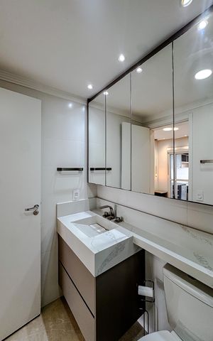 Apartamento à venda com 95m², 3 quartos e 2 vagas Apartamento à venda com 95m², 3 quartos e 2 vagasBanheiro da Suíte