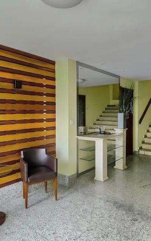 Apartamento à venda com 140m², 4 quartos e 2 vagas Apartamento à venda com 140m², 4 quartos e 2 vagasHall de entrada