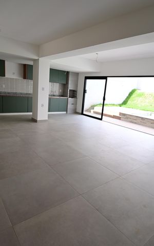Casa de condomínio para alugar com 200m², 4 quartos e 2 vagas