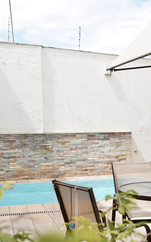 Casa à venda com 330m², 5 quartos e 4 vagas Casa à venda com 330m², 5 quartos e 4 vagasÁrea Gourmet - Piscina