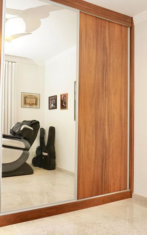 Casa à venda com 330m², 5 quartos e 4 vagas Casa à venda com 330m², 5 quartos e 4 vagasQuarto 3