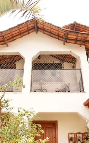 Casa à venda com 330m², 5 quartos e 4 vagas Casa à venda com 330m², 5 quartos e 4 vagasFachada