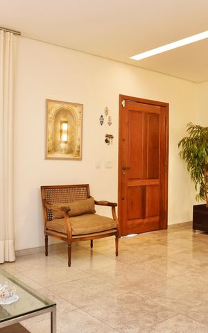 Casa à venda com 330m², 5 quartos e 4 vagas Casa à venda com 330m², 5 quartos e 4 vagasSala 1