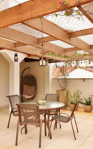 Casa à venda com 330m², 5 quartos e 4 vagas Casa à venda com 330m², 5 quartos e 4 vagasVaranda de entrada