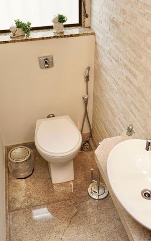 Casa à venda com 330m², 5 quartos e 4 vagas Casa à venda com 330m², 5 quartos e 4 vagasLavabo da Sala 2